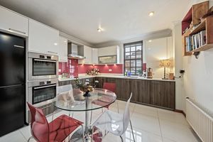 Kitchen Breakfast Room- click for photo gallery
